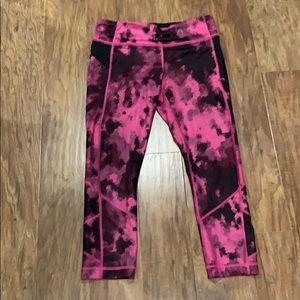 Euc lululemon run crop size 6 pink/black